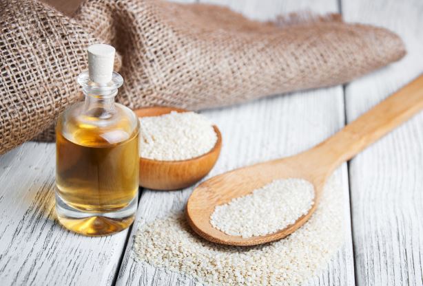 با 7 خاصیت شگفت انگیز روغن کنجد آشنا شوید